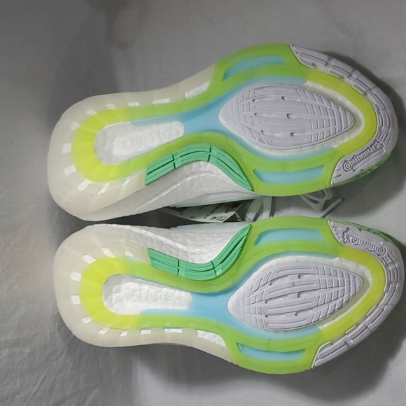 Ultra Boost Adidas size 6 womens US - Picture 4 of 4